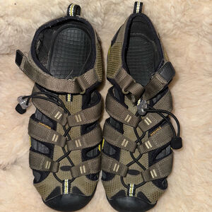EUC Big Kids Size 6 Keen Olive Green Waterproof Hiking Sandals